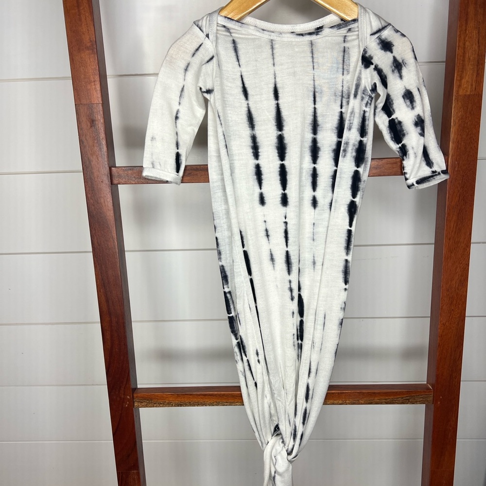 Cozys Organic - Black and White Tie-Dye Baby Gown Set
